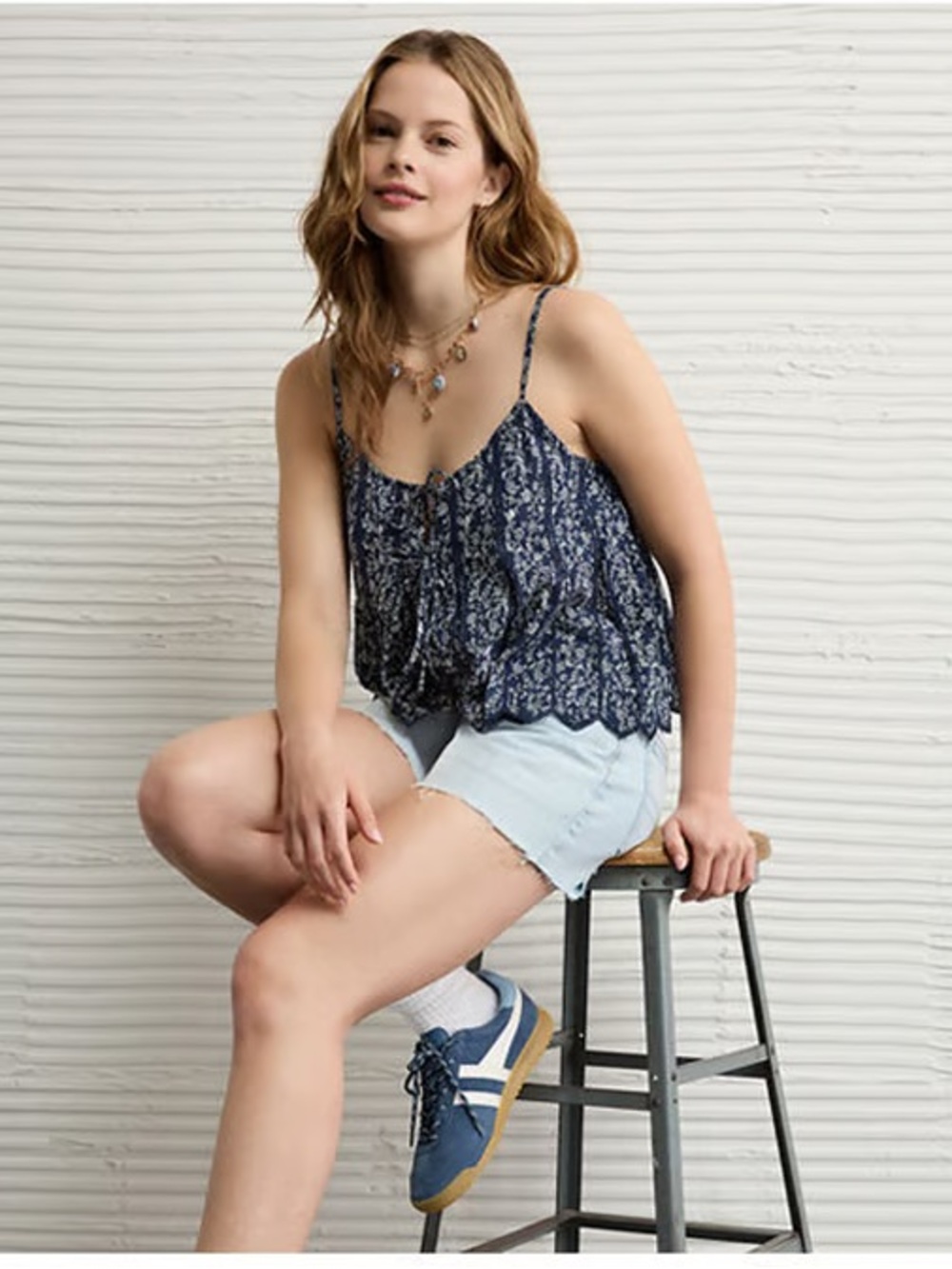 🌿4/$25 • American Eagle Pintuck Tie Front Floral Cami